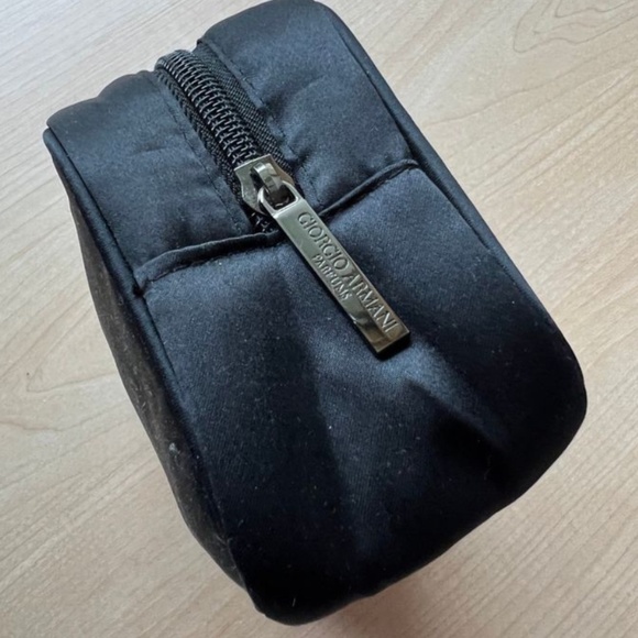 Giorgio Armani - Travel Amenity Kit (Qatar Airways) - Picture 6 of 6